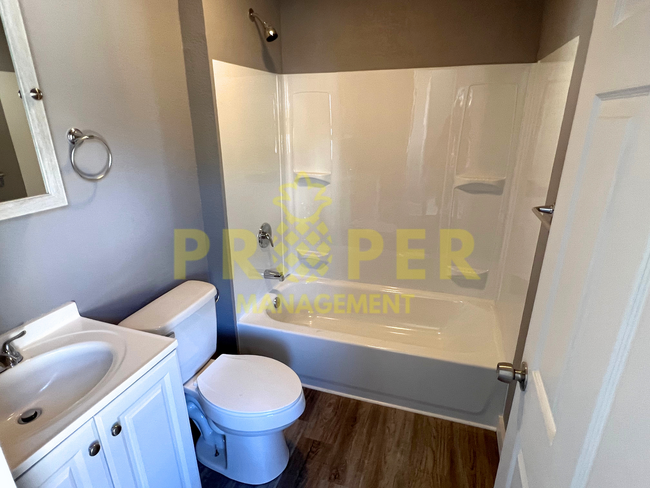 Building Photo - 4 bedroom, 2 bathrooms house for rent