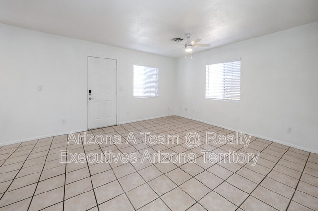 Building Photo - 4538 E Lester St