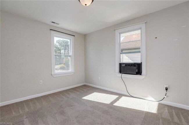 Building Photo - 1914 King St