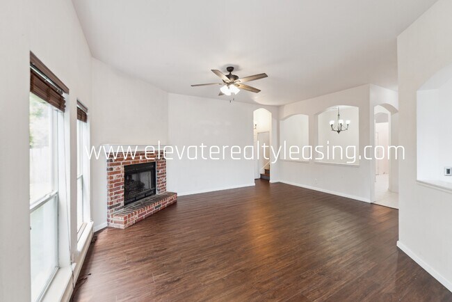 Building Photo - 1305 W Quincy St