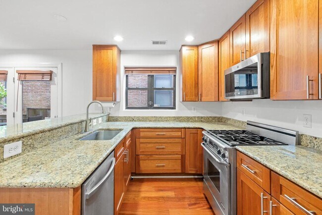 Building Photo - 1354 Euclid St NW