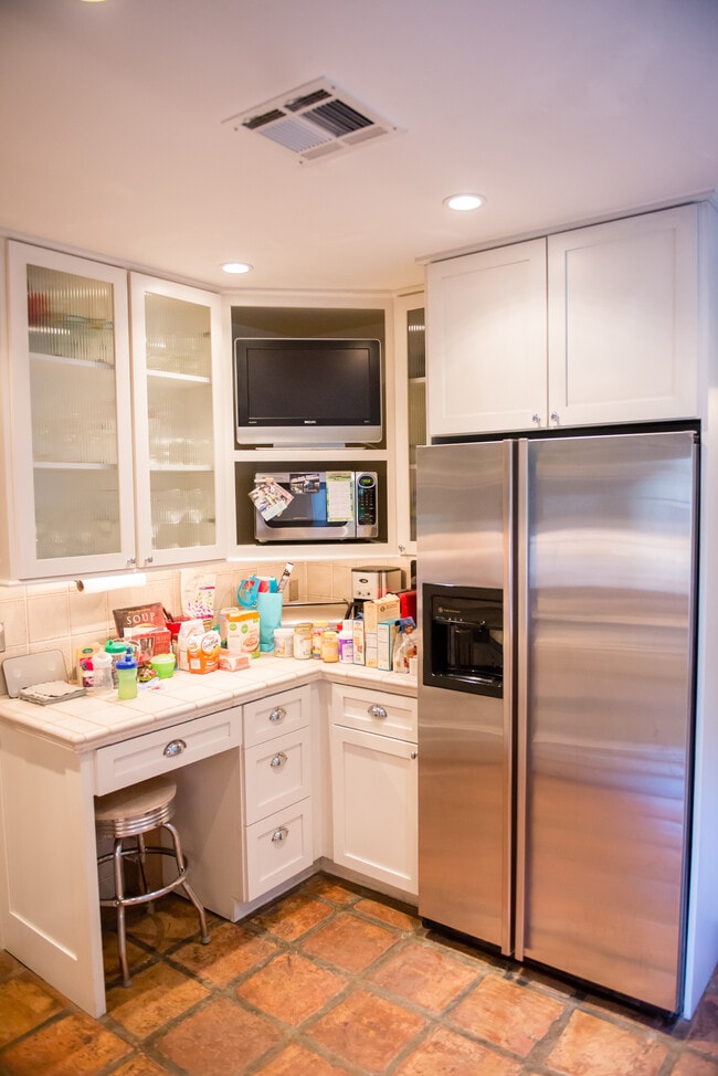 Building Photo - 6957 Camrose Dr