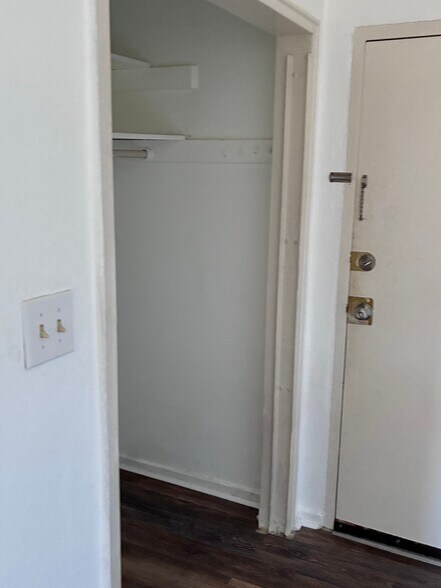Building Photo - 801 Greenway Ct