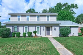 Building Photo - Beautiful two-story home on an oversized c...