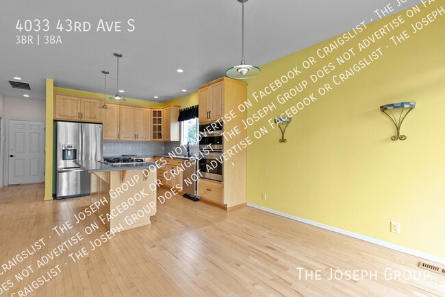 Building Photo - 4033 43rd Ave S