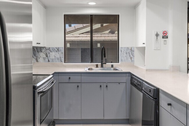 Building Photo - 46642 Arapahoe Cir