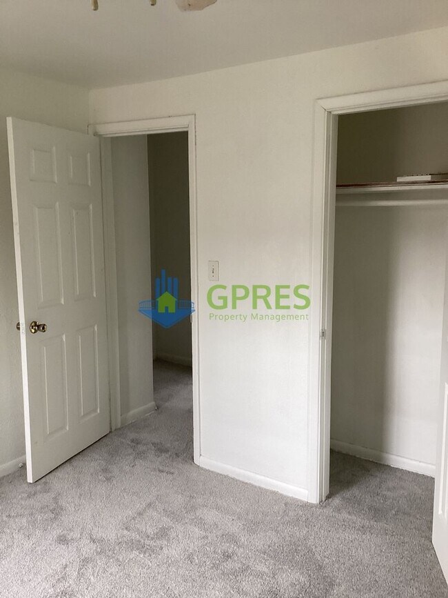 Building Photo - 9210-9212-9212 Florida Ave