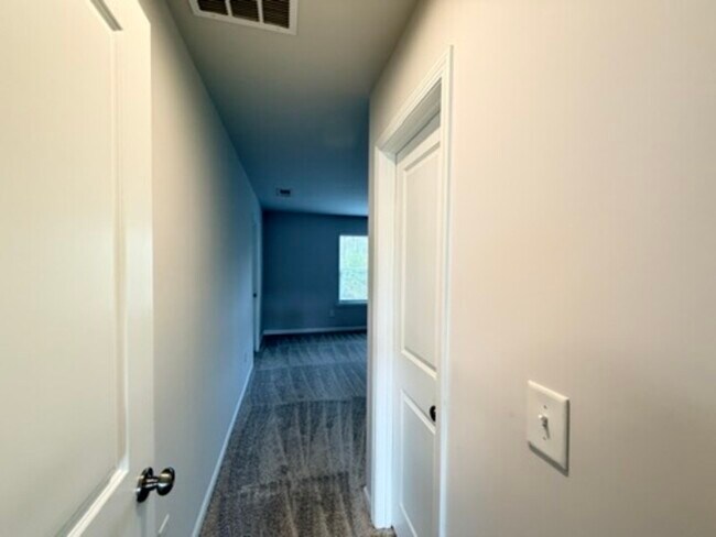 Building Photo - 5879 Wheeler Ridge Rd