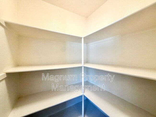 Building Photo - 46383 Vianne Ct