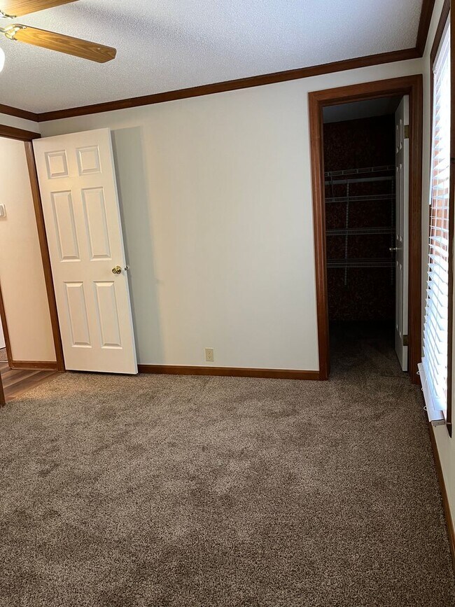 Building Photo - REDUCED RENT**Amazing Gem in Lexington -  Lexington- Please call the Lexington Office to schedule...