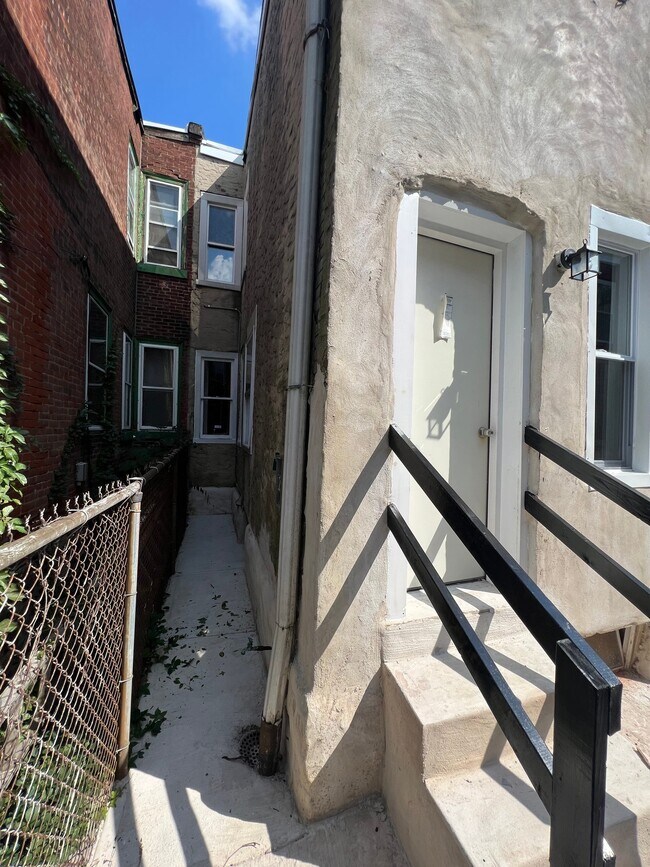 Building Photo - 114 N Yewdall St