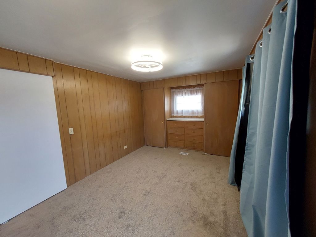 Building Photo - 810 51st Ave W