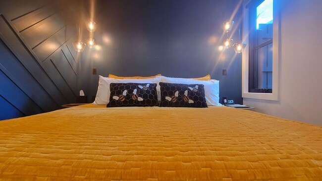 Building Photo - Station House Suite B is a stunning 2 bedr...