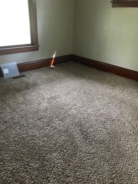 Building Photo - Large 4 bedroom 1 bath house in St Paul Eastside area!!