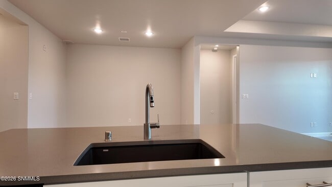 Building Photo - 150 Pinos Altos Trl