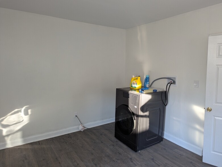 Building Photo - 122 Intervale Ave