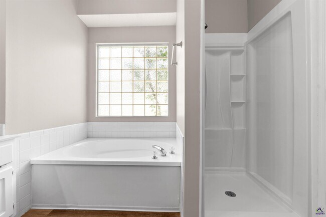 Building Photo - 308 Peach Blossom Rd