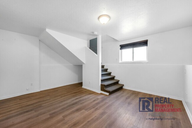 Building Photo - 1215 Cottage Ave