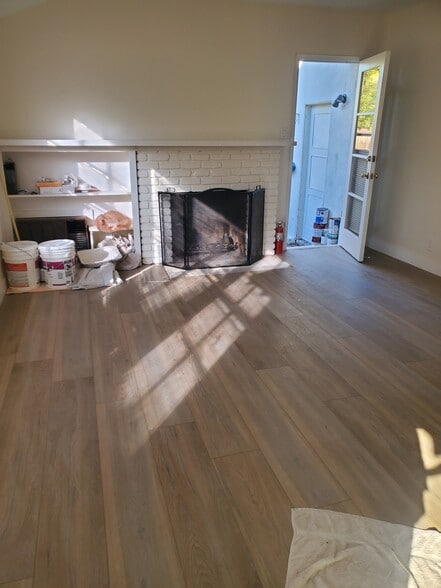 Building Photo - 13529 Burbank Blvd