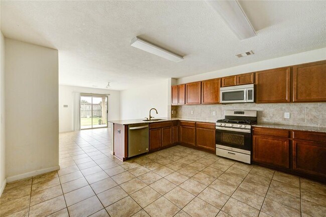 Building Photo - 16003 Peach Bluff Ln