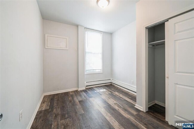 Building Photo - 309 14th St