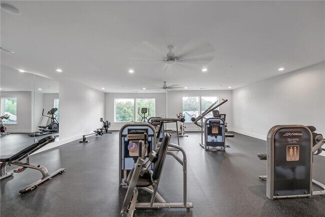 Building Photo - 6890 Peachtree Dunwoody Rd