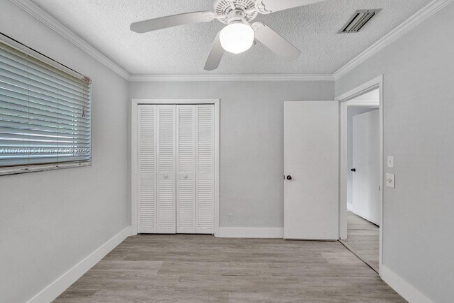 Building Photo - 5031 SW 88th Terrace