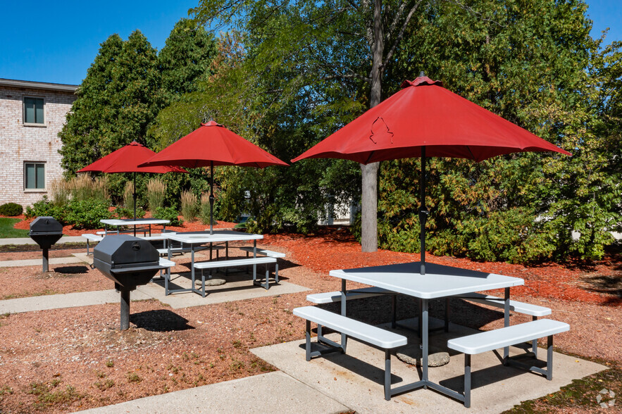 BBQ and Picnic Area - Parkland Green