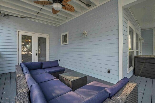 Building Photo - 61 Sunfish St