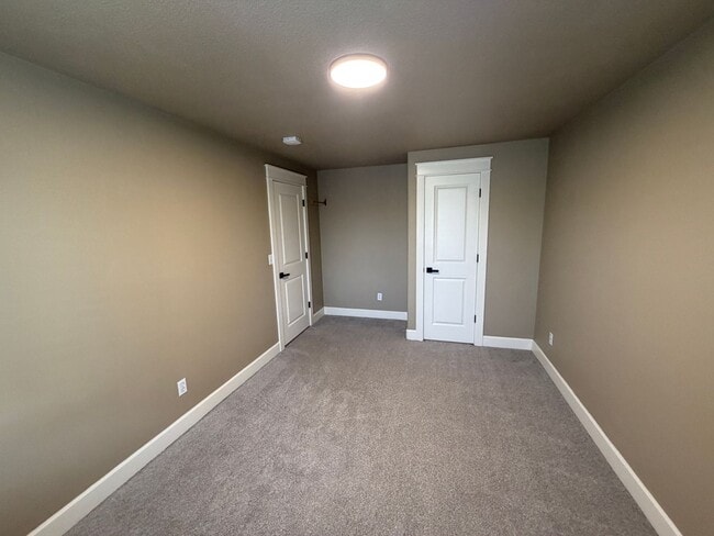 Building Photo - BEAUTIFUL 3 Bed | 2.5 Bath Home with Modern Updates, AC & 2-Car Garage