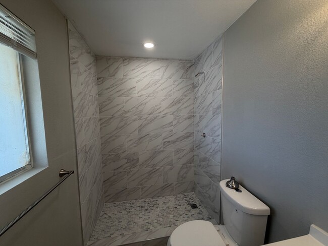 Building Photo - Newly Remodeled 4 Bedroom Two Bath Home