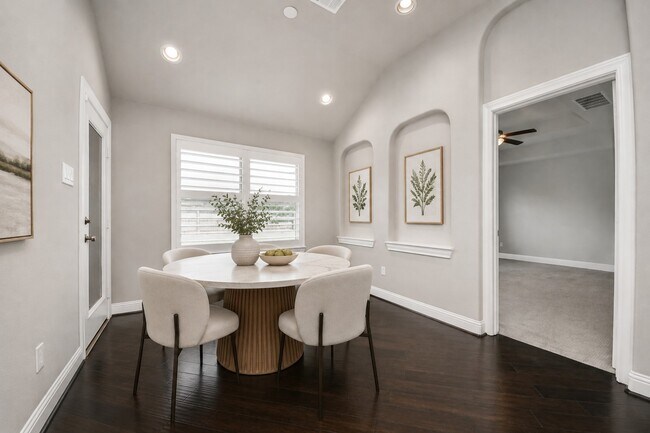 Building Photo - 6243 Garden Lakes Ln