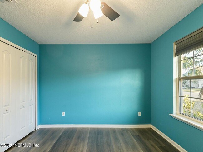 Building Photo - 353 Ponderosa Dr