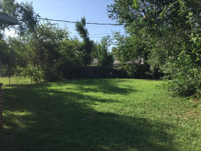 Building Photo - Adorable cottage is right in the heart of OKC!