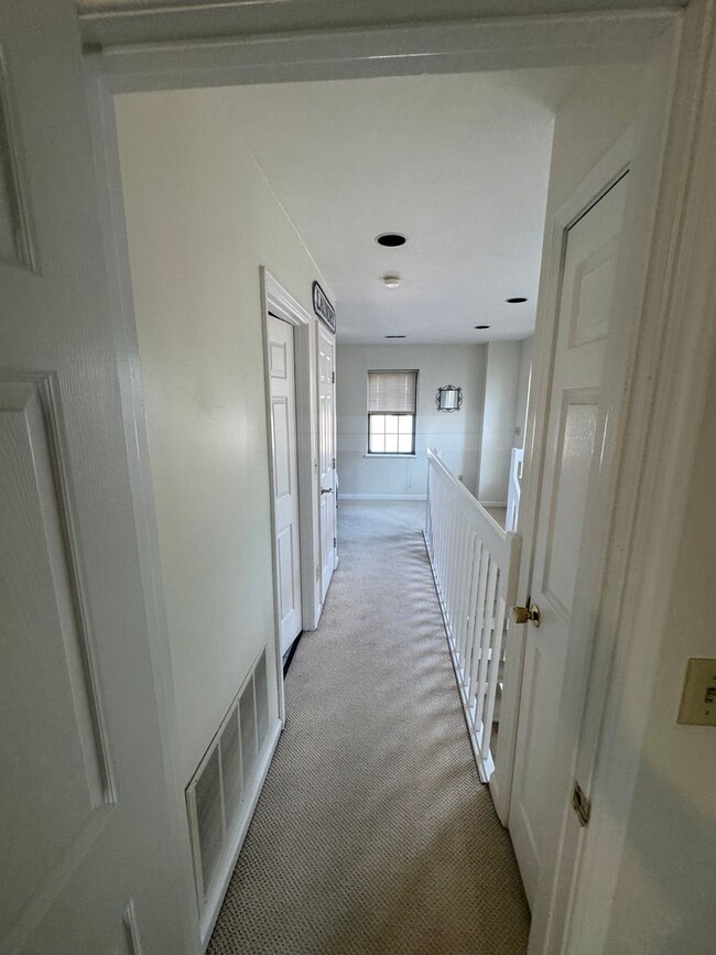 Building Photo - Furnished Downtown Condo. 1 bed/1 bath