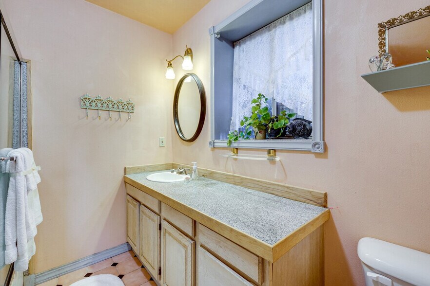 Building Photo - 1421 Landes St