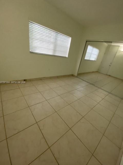 Building Photo - 2539 S Bayshore Dr