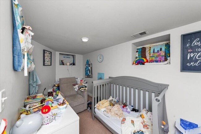 Building Photo - 3 bedroom in Chicago IL 60647