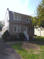 Building Photo - 123 Manor Rd