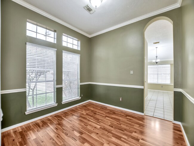 Building Photo - 15118 Red Cedar Cove Ln