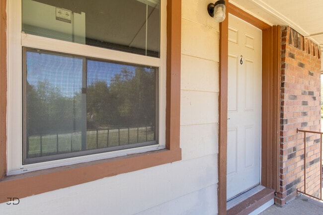 Building Photo - 1704 Fairfax Ave