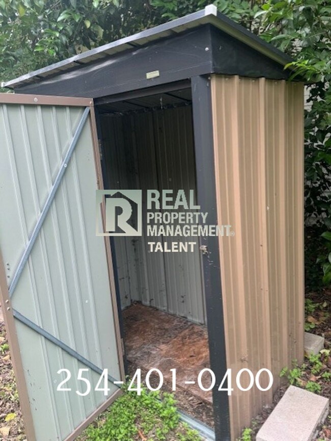 Building Photo - NOW AVAILABLE 3 Bedroom, 2 Bathroom Home f...