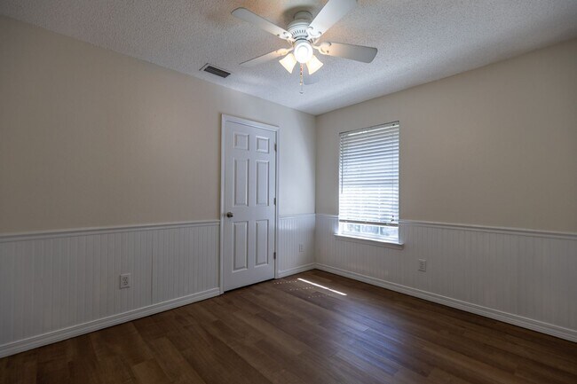 Building Photo - $1,850/month | 3 BD • 2 BA | No Pets