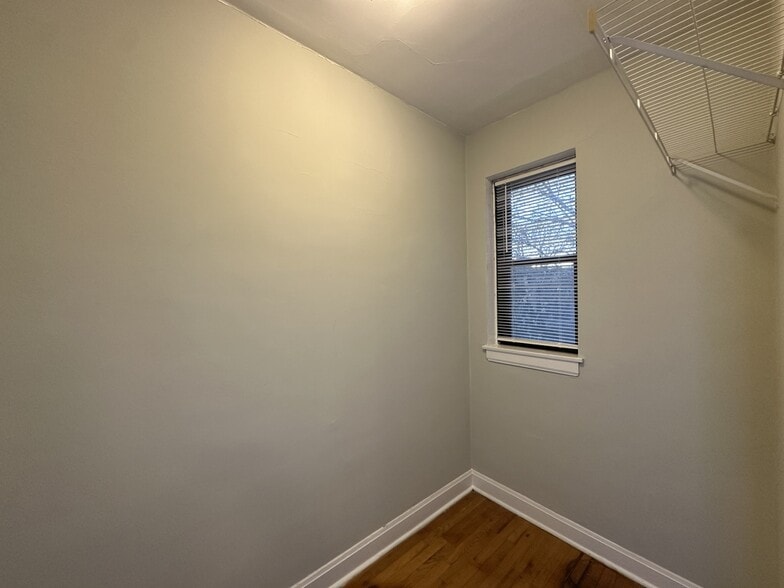 Building Photo - 4632 N Paulina St