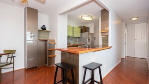 Building Photo - 6171 N Sheridan Rd