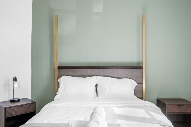 Building Photo - 906 Villa Ave