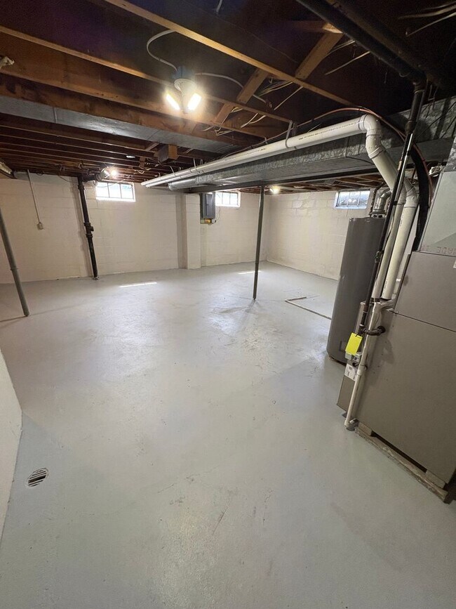 Building Photo - 1745 Sager Ave