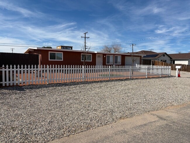 Building Photo - Beautiful 3 Bedroom/2 Bathroom Home for Rent/ $1800 Rent & $1800 Security Deposit