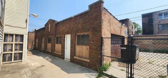Building Photo - 9241 S Laflin St