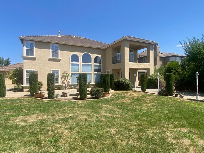 Building Photo - AVAILABLE BY 1/1/26 - ELEGANT AND SPACIOUS 4 BED, 4 BATH 2 STORY HOME WITH VIEWS OF EL DORADO HILLS